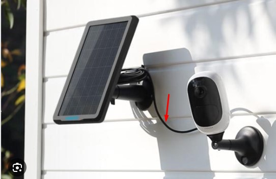 Kết nối tấm pin năng lượng mặt trời với camera